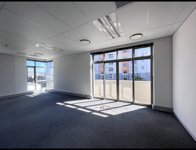 139M² OFFICE TO LET IN CENTURY CITY